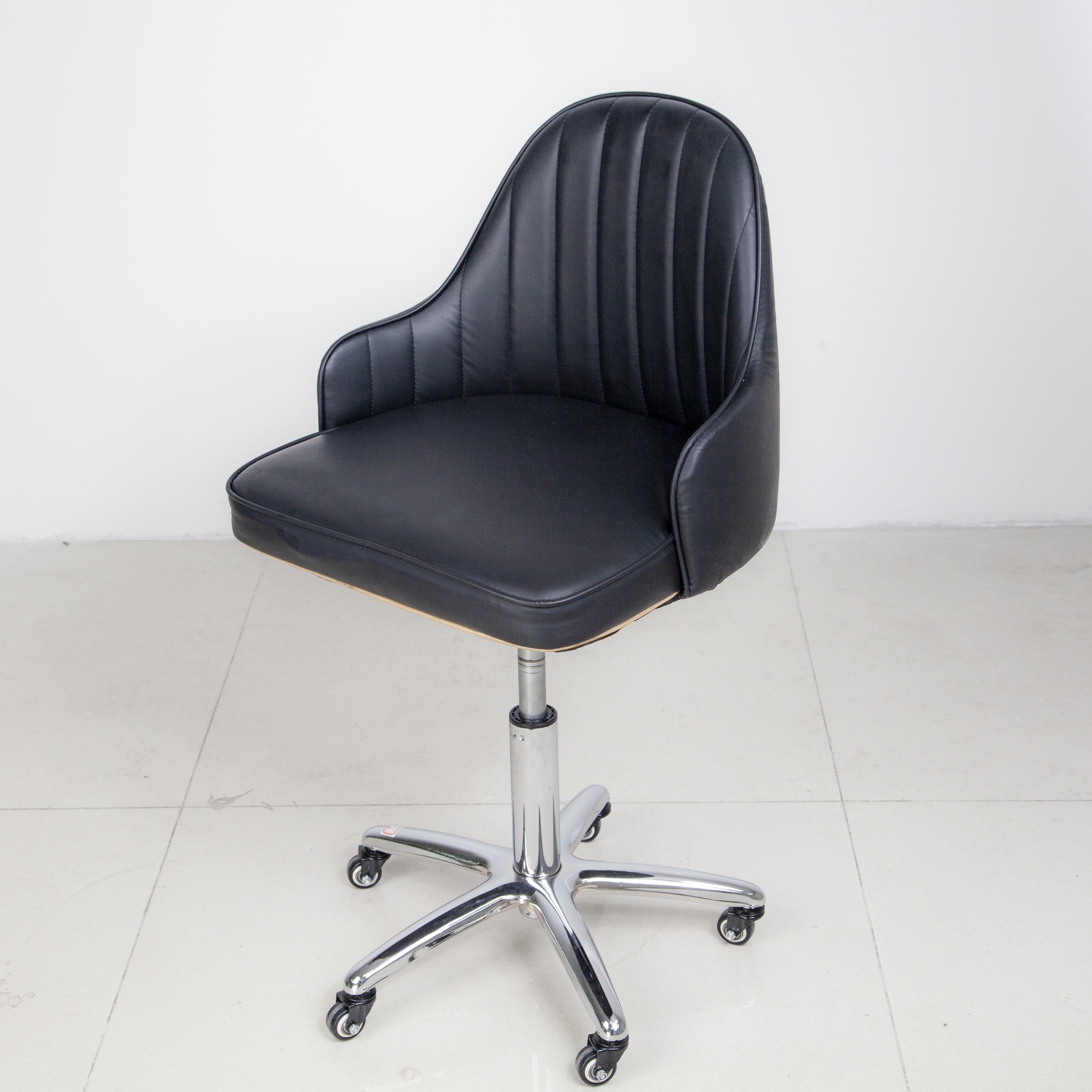 PU Leather Technician Chair with Stainless Steel Base for Beauty Salon DN0273_Technician Chairs