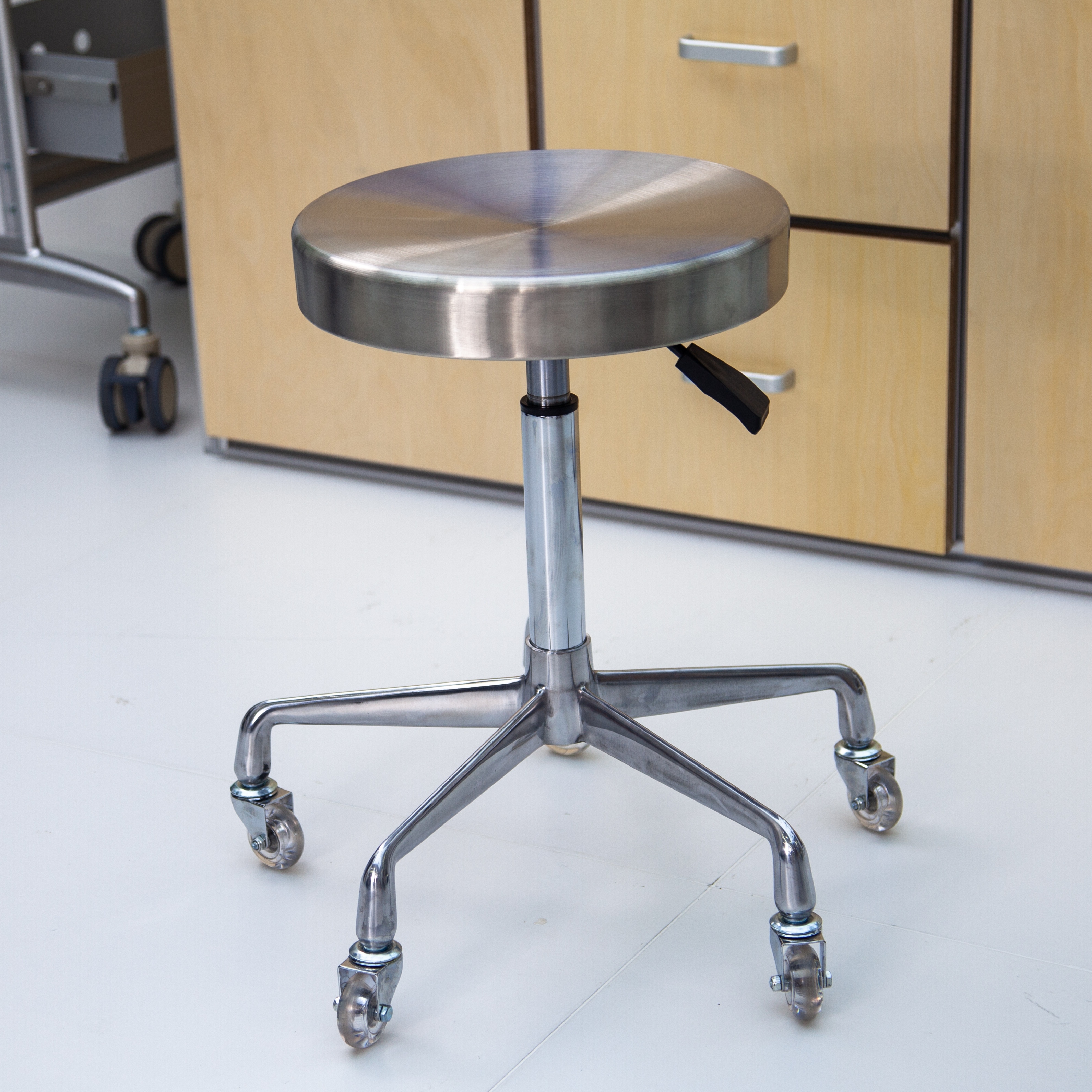 Hydraulic Technician Chair with Adjustable Height and Stool Base for Salon Use DN0220_Technician Chairs