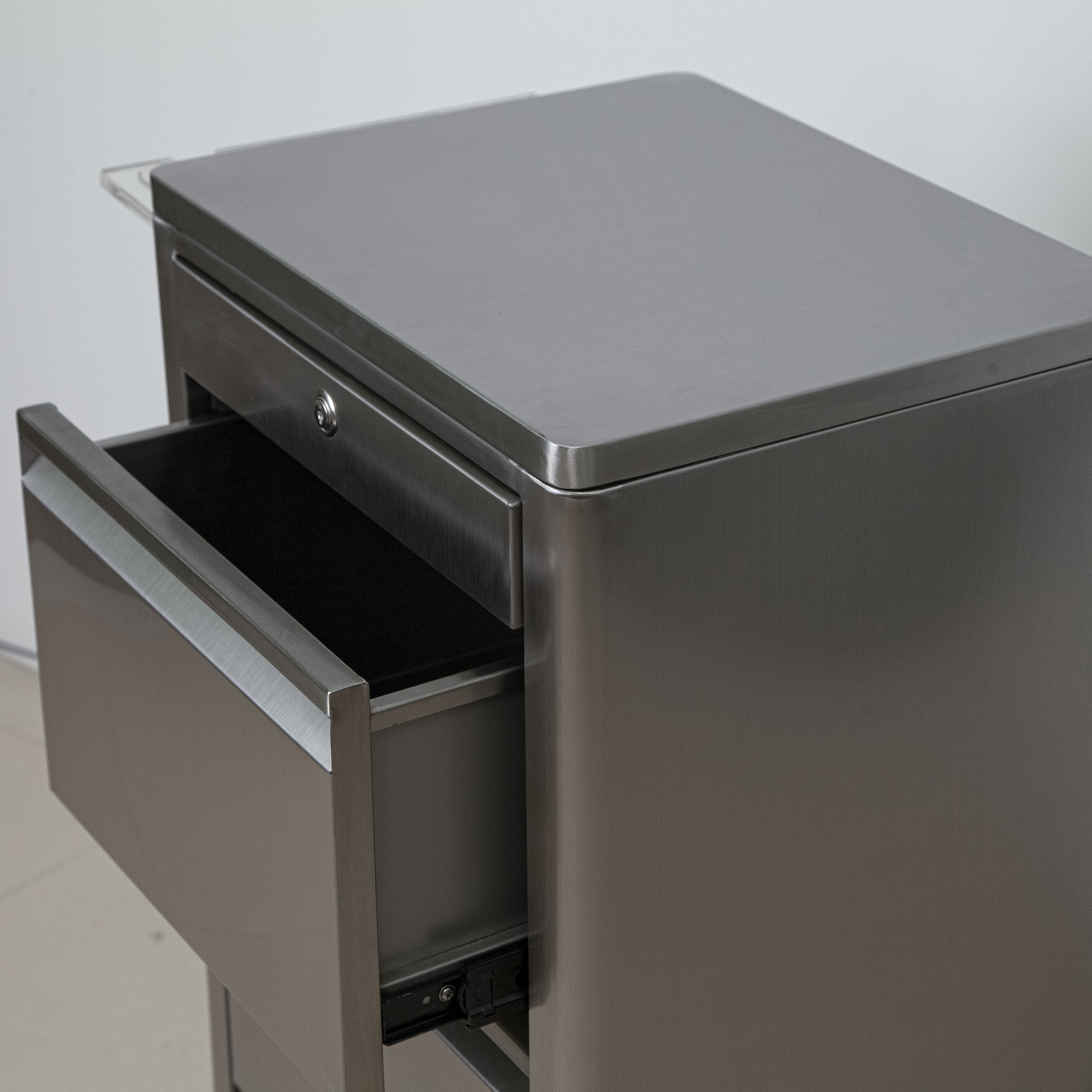 Adjustable Stainless Steel Nail Salon Storage Cabinet for Beauty Use DN0252_Storage Cabinets