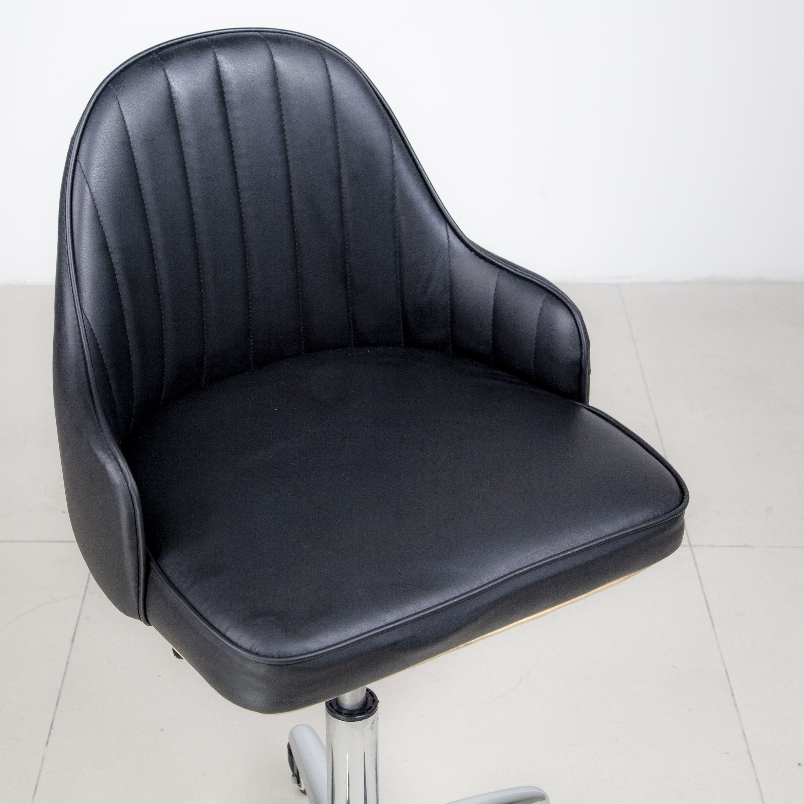 PU Leather Technician Chair with Stainless Steel Base for Beauty Salon DN0273_Technician Chairs