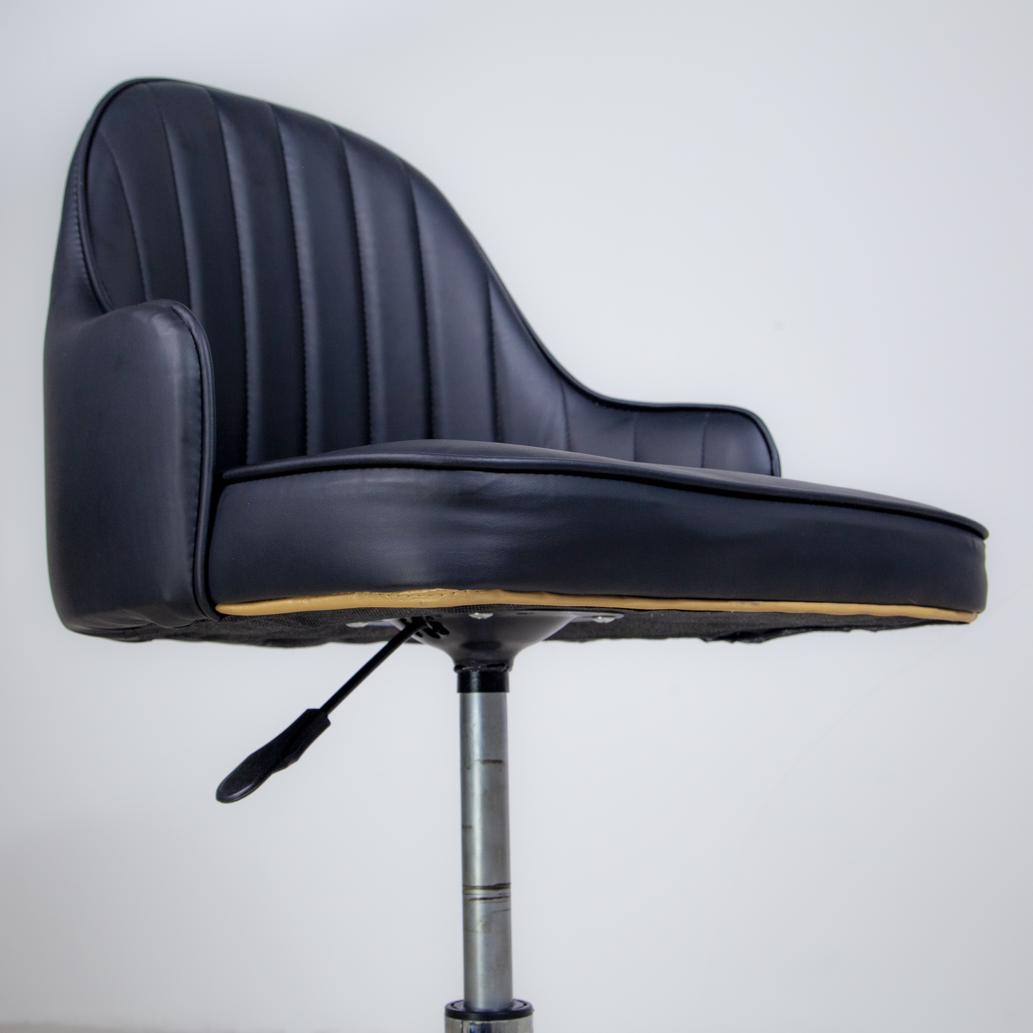 PU Leather Technician Chair with Stainless Steel Base for Beauty Salon DN0273_Technician Chairs