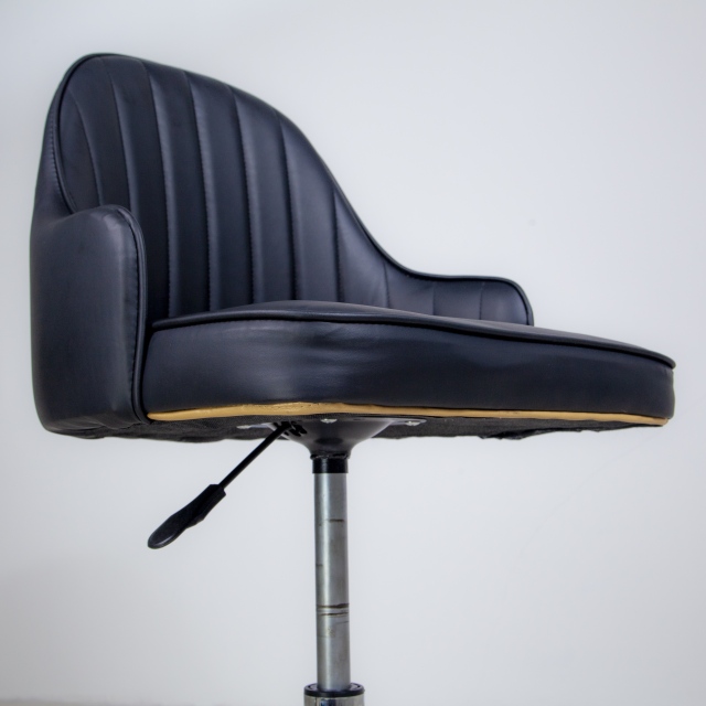 PU Leather Technician Chair with Stainless Steel Base for Beauty Salon DN0273_Technician Chairs