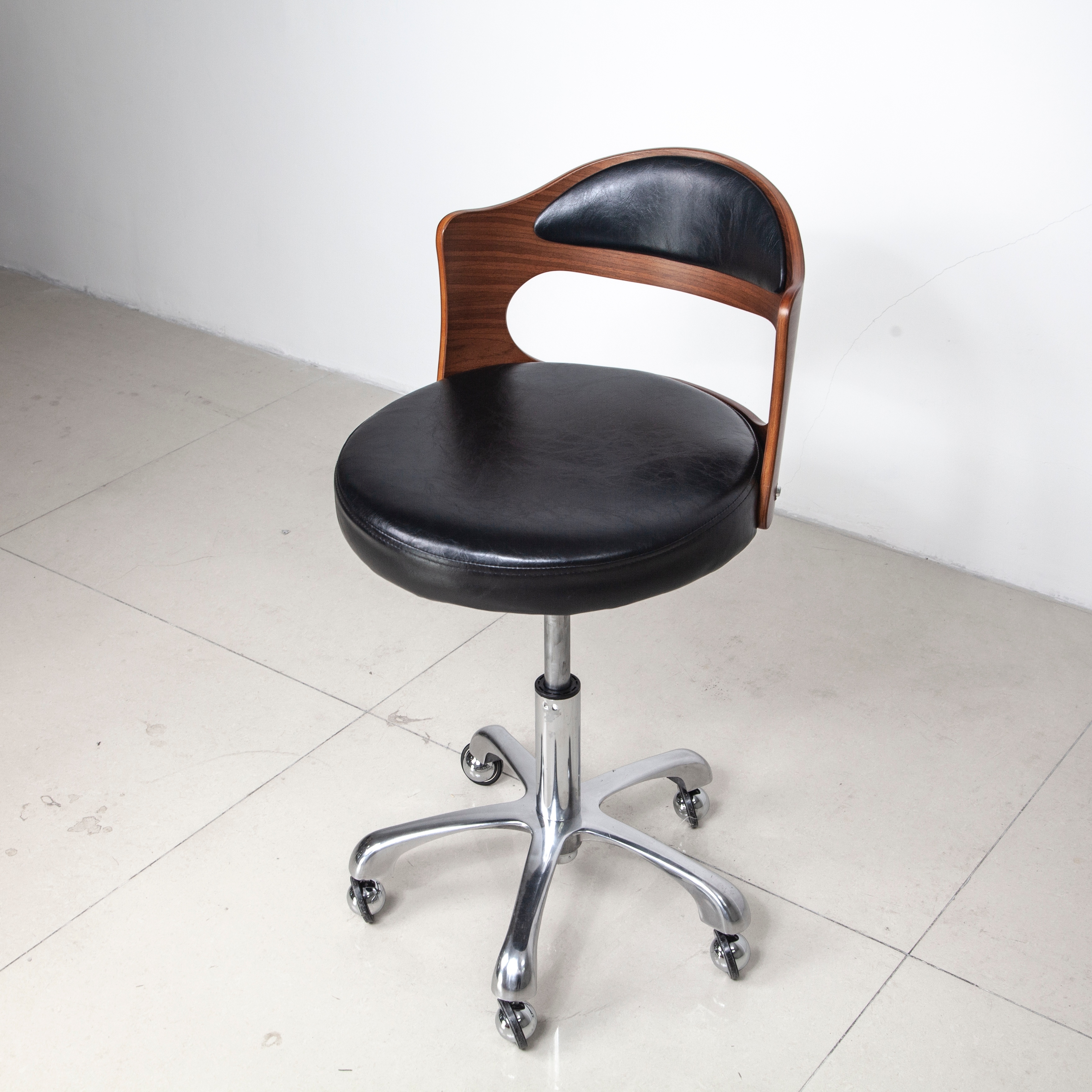 Adjustable Technician Stool Chair for Beauty Salon Use DN0269_Technician Chairs