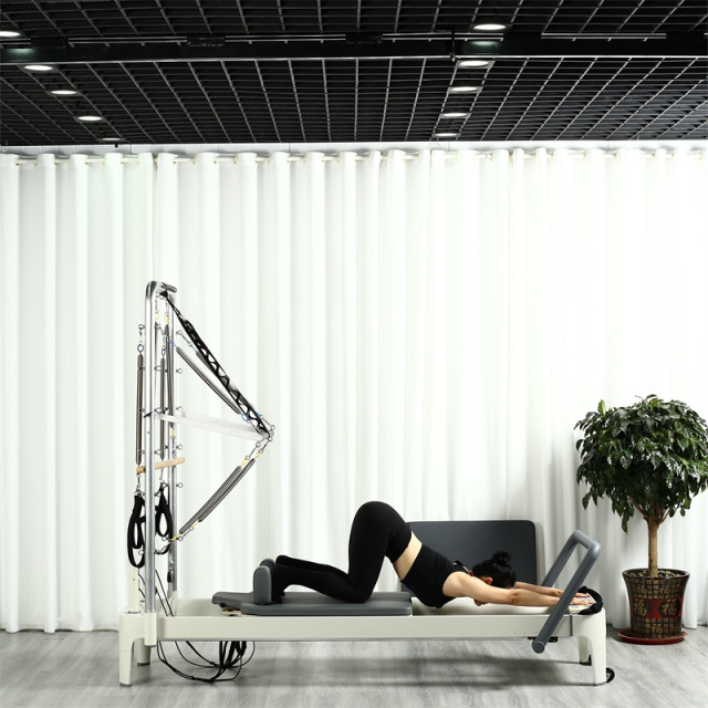 Luxury Fixed Foot Bar Aluminium Reformer With Tower