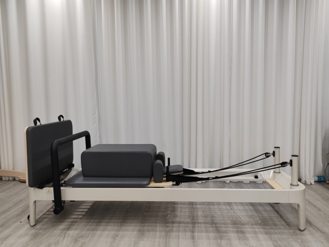Luxury Fixed Foot Bar Aluminium Reformer