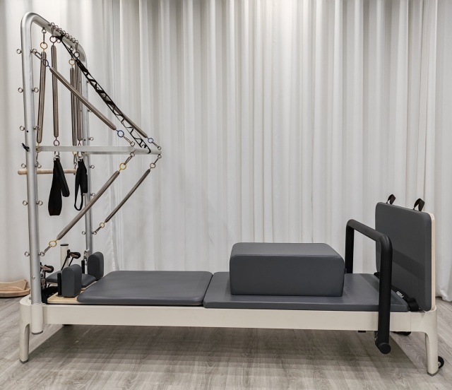Luxury Fixed Foot Bar Aluminium Reformer With Tower