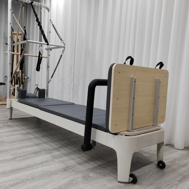 Luxury Fixed Foot Bar Aluminium Reformer With Tower
