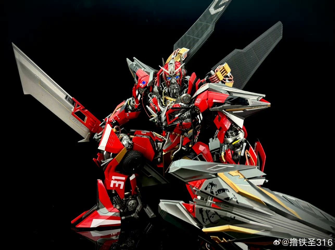 In Stock Lutiesheng SP-316 DLX Scale Sentinel Prime Movie Action Figure 31.5CM