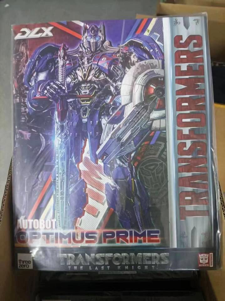 New ThreeZero Transformes: The Last Knight OptimusPrime DLX 11.2inch Action Figure