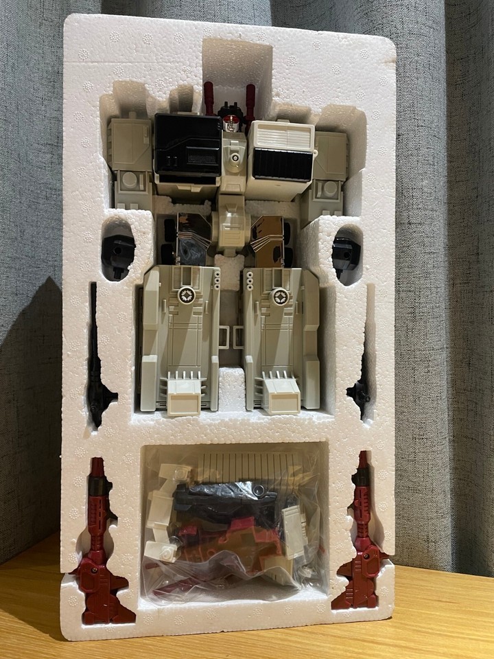 Free Shipping Transformation  G1 Reissue Autobot Metroplex NEW IN  BOX