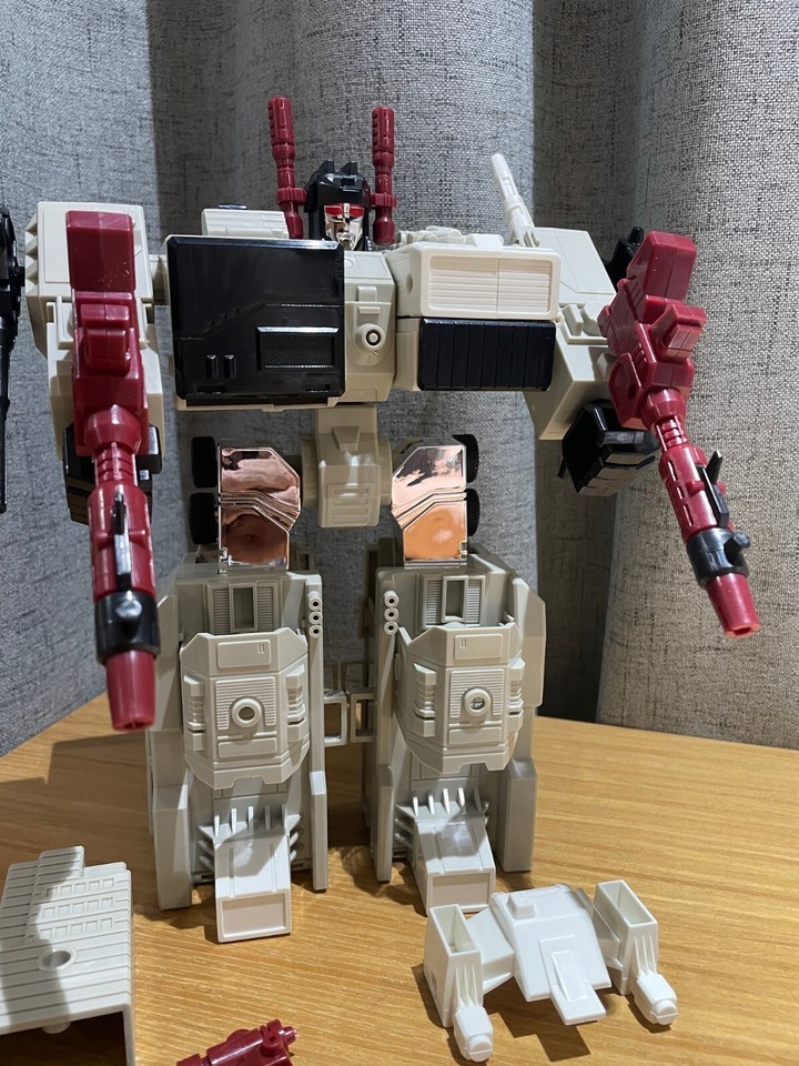 Free Shipping Transformation  G1 Reissue Autobot Metroplex NEW IN  BOX