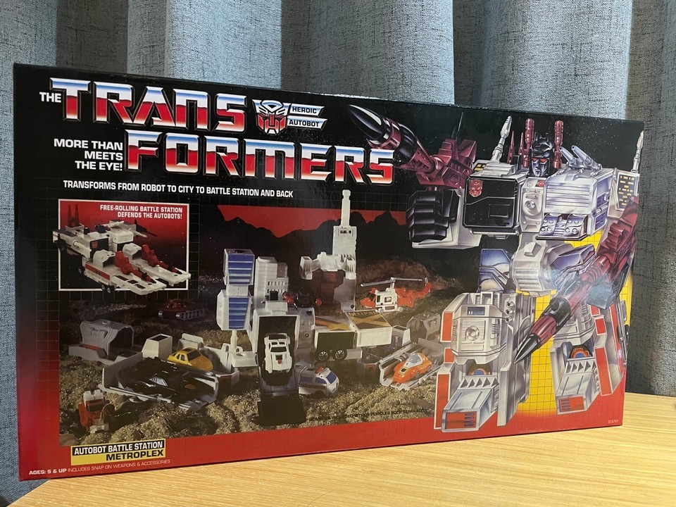 Free Shipping Transformation  G1 Reissue Autobot Metroplex NEW IN  BOX