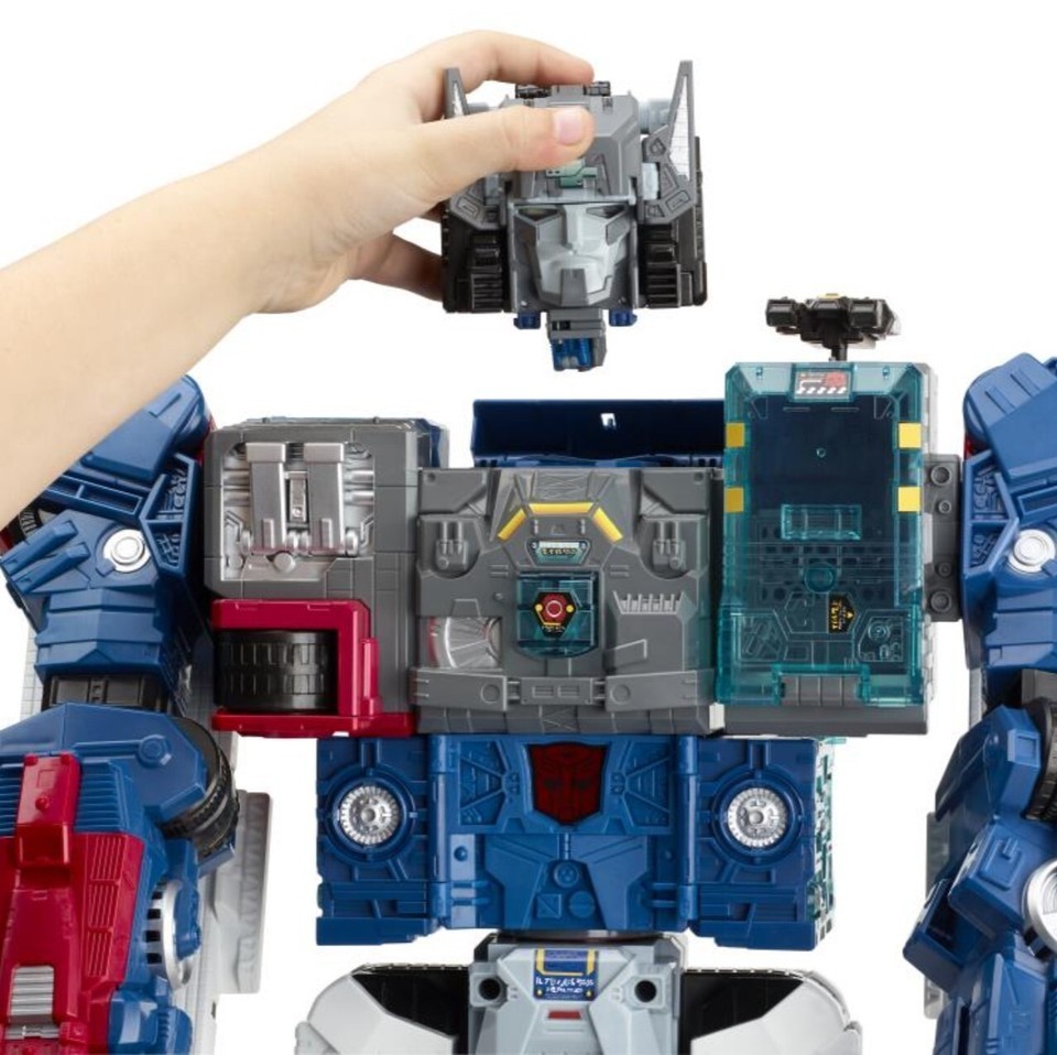 New Hasbro Transformers Titans Return Titan Class Fortress Maximus Action Figure