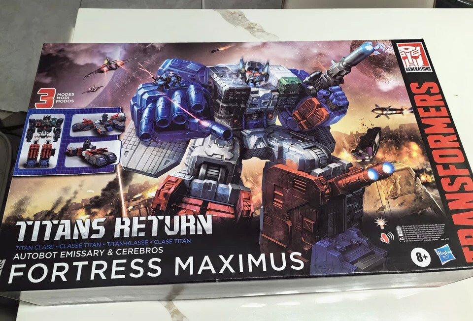 New Hasbro Transformers Titans Return Titan Class Fortress Maximus Action Figure