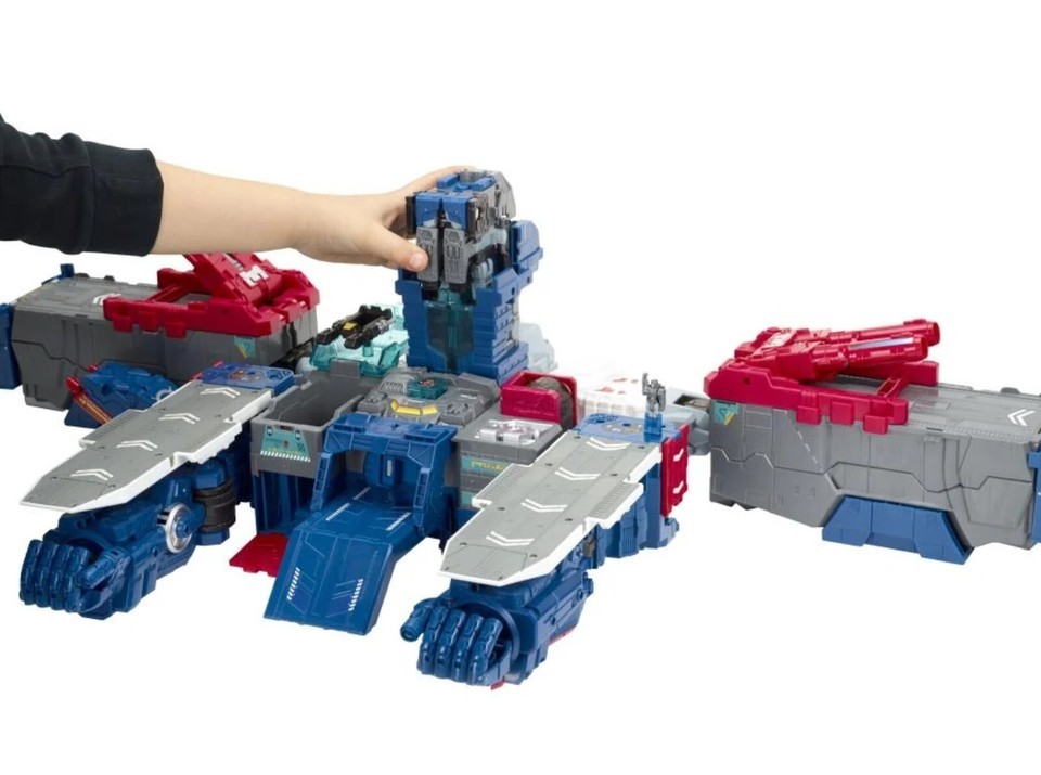 New Hasbro Transformers Titans Return Titan Class Fortress Maximus Action Figure