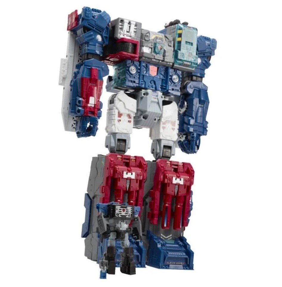 New Hasbro Transformers Titans Return Titan Class Fortress Maximus Action Figure