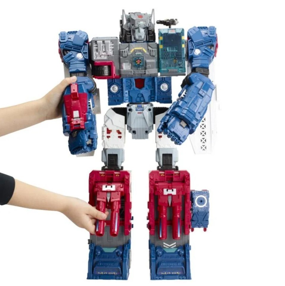 New Hasbro Transformers Titans Return Titan Class Fortress Maximus Action Figure