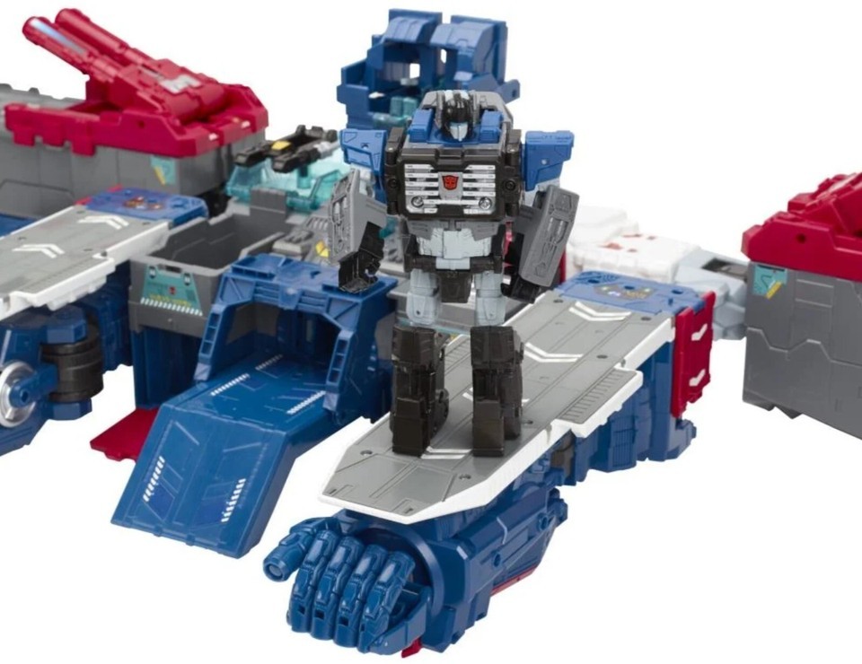 New Hasbro Transformers Titans Return Titan Class Fortress Maximus Action Figure