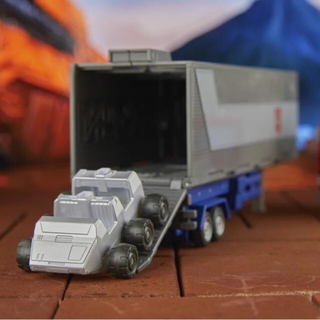 IN STOCK Hasbro Transformers Optimus Prime Studio Series 86 Commander figure