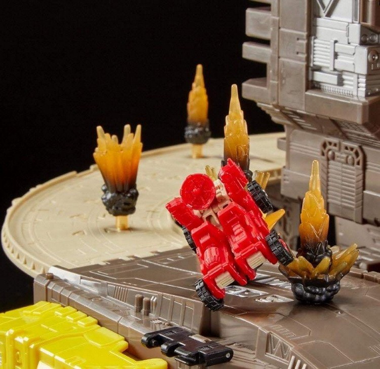 In Stock New Hasbro Transformers War For Cybertron WFC Siege Titan Omega Supreme