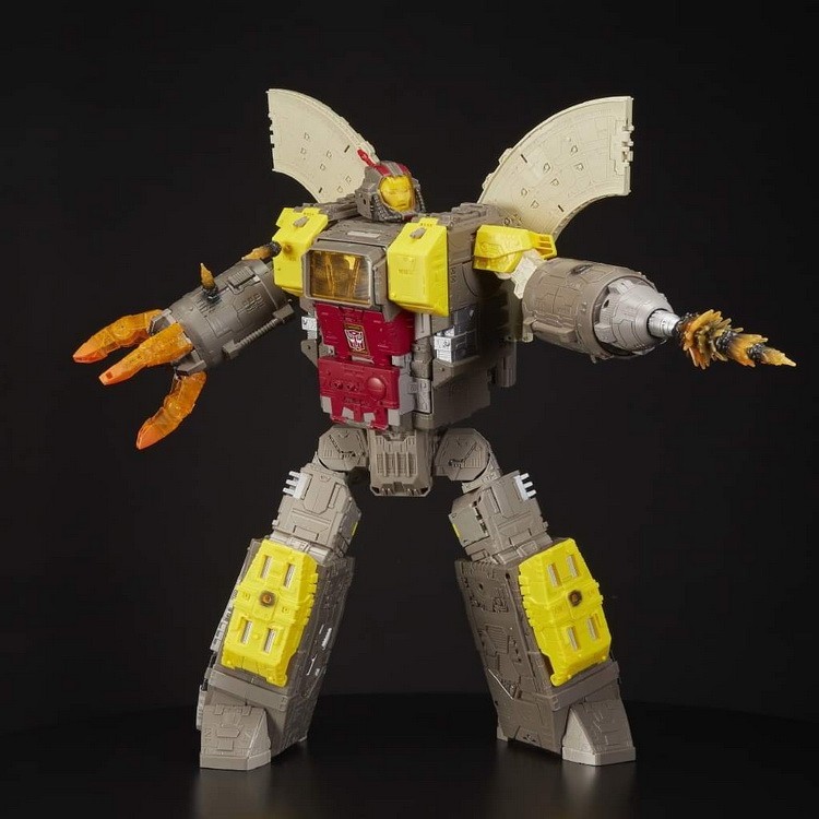 In Stock New Hasbro Transformers War For Cybertron WFC Siege Titan Omega Supreme