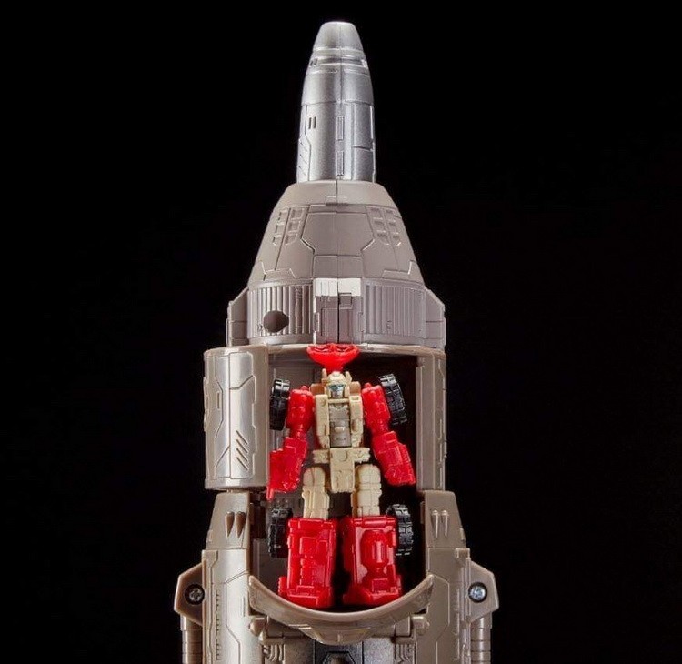 In Stock New Hasbro Transformers War For Cybertron WFC Siege Titan Omega Supreme
