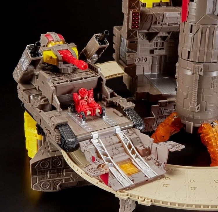 In Stock New Hasbro Transformers War For Cybertron WFC Siege Titan Omega Supreme