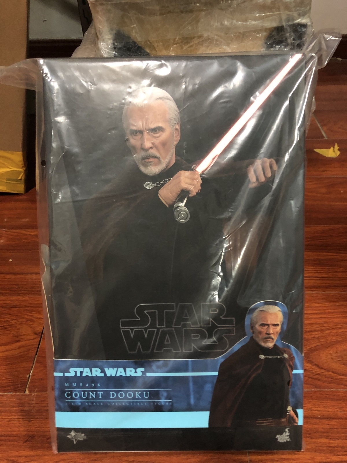 Hot Toys MMS496 Star Wars Episode II Attack of the Clones Count Dooku 1/6 Action Figure