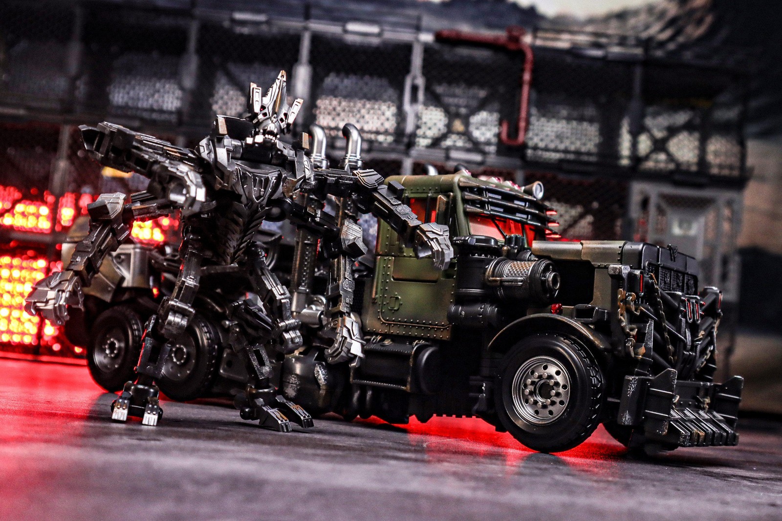 In Stock New 4th Party SG-01 Scourge Oversized Version Action Figure Transforms Toy