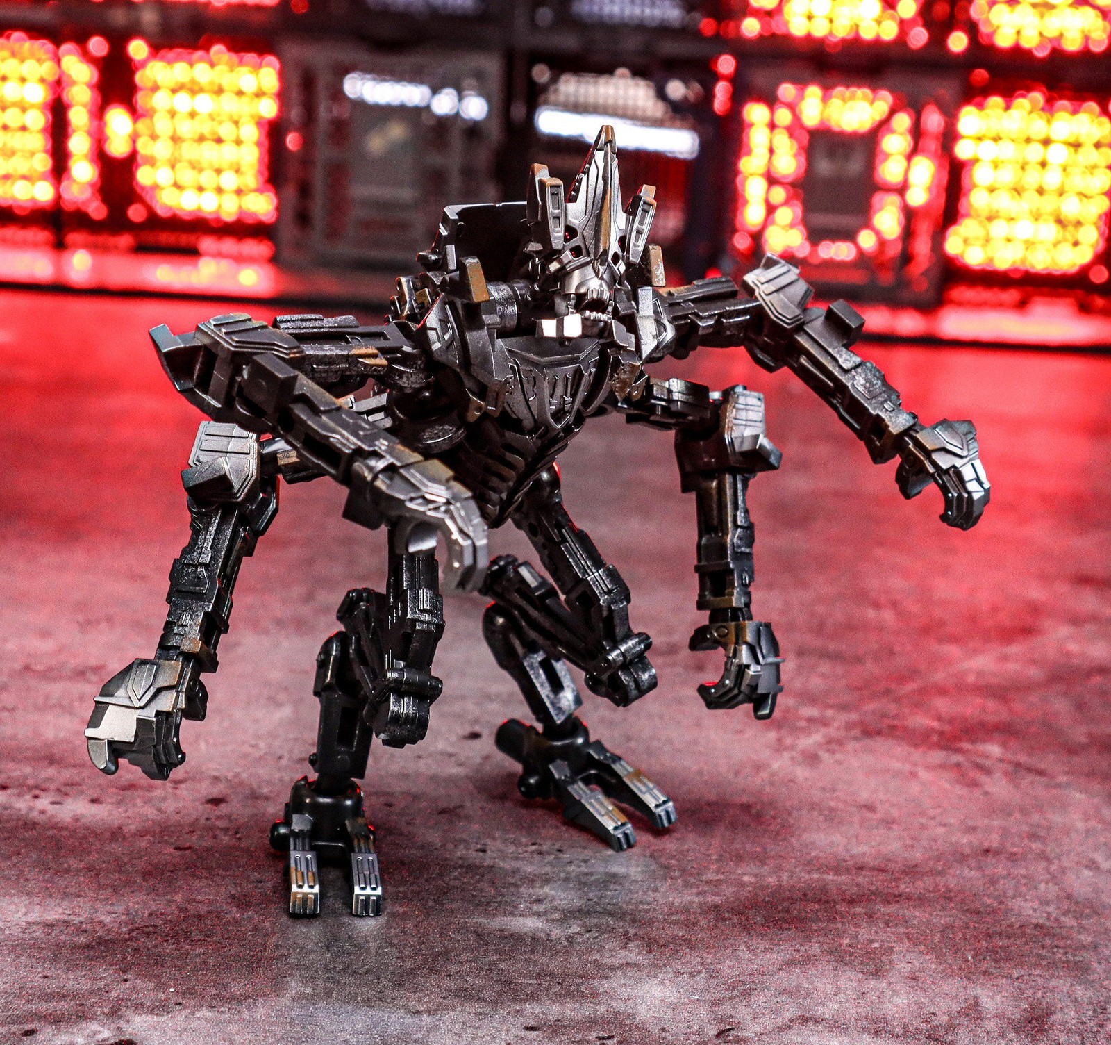 In Stock New 4th Party SG-01 Scourge Oversized Version Action Figure Transforms Toy