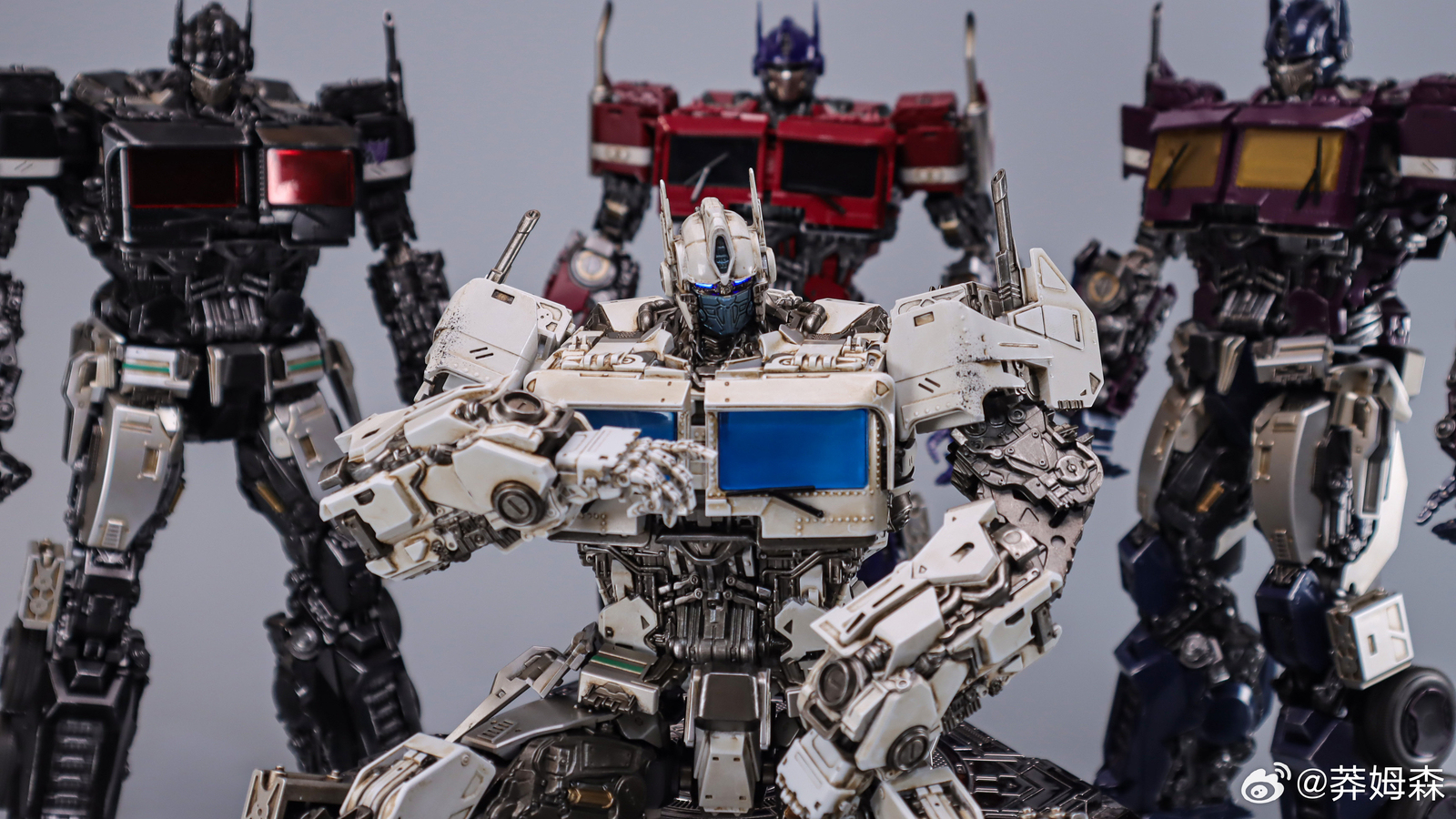 In Stock New Magnificent Mecha MM-01W OptimusPrime Repaint Ver. Die-cast Figure