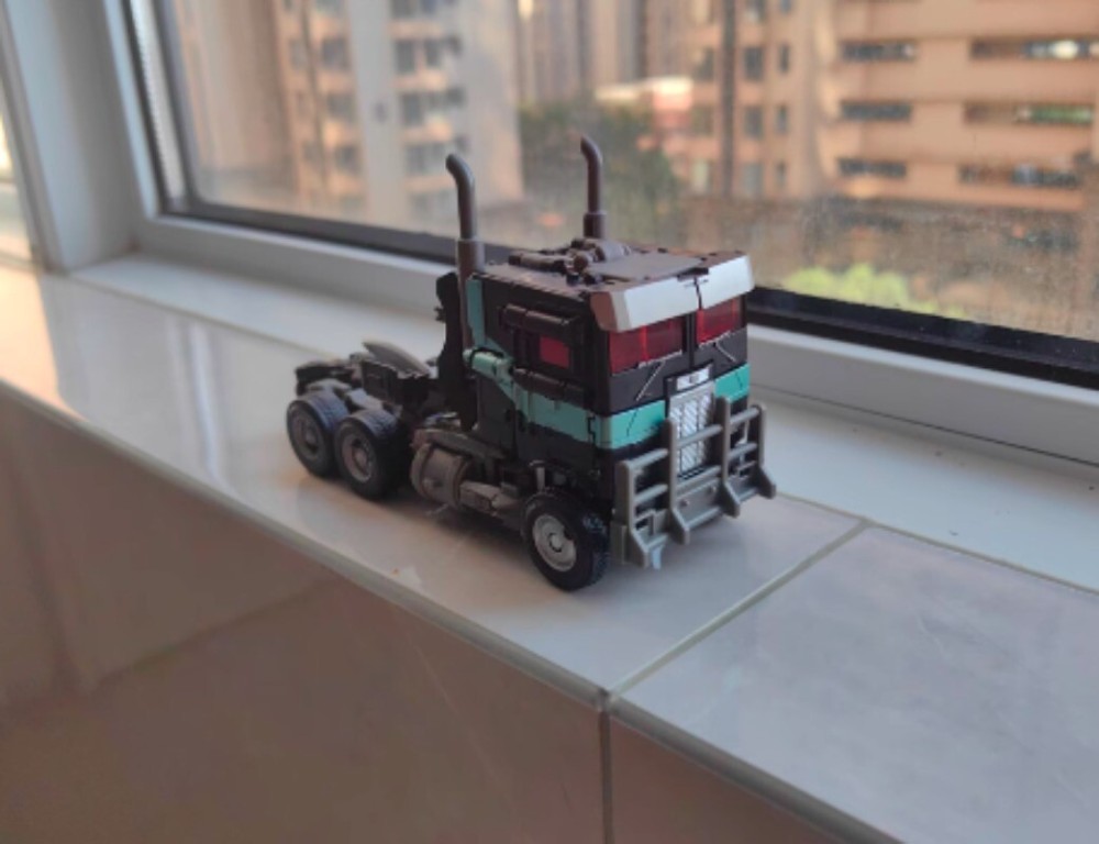 Takara Tomy SS-102 SS102 SSEX Dark Optimus Prime Action Figure Toy Model InStock