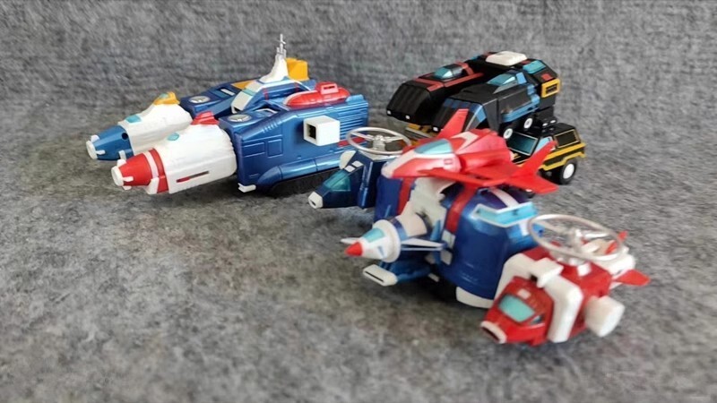New FJ Voltron Vehicle Force 15 Form-fitting Airplane Transforms Figure Toy