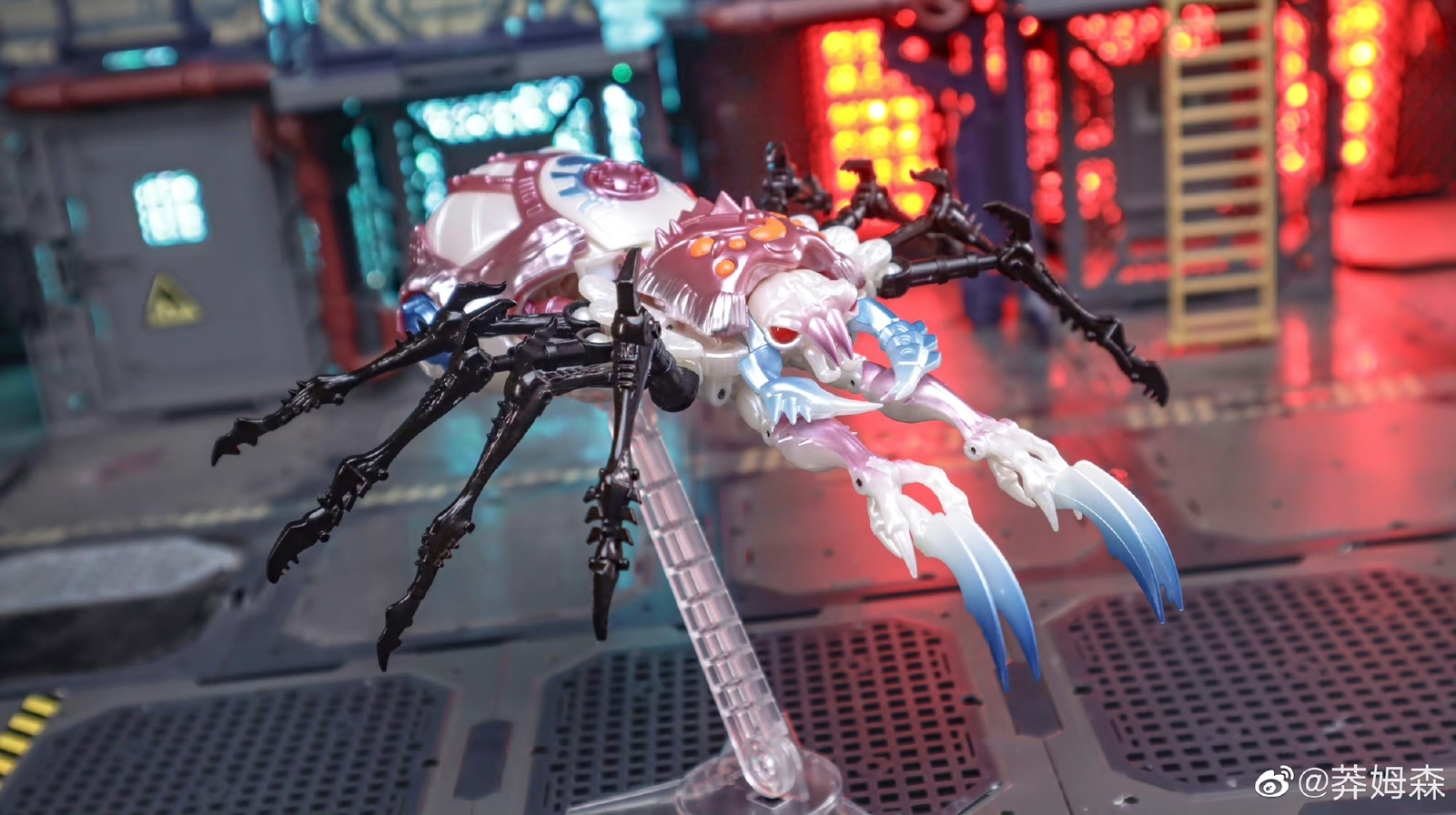 In stock  New TransArt BWM-08PW Metallic variant Pink Spider Transform Figure