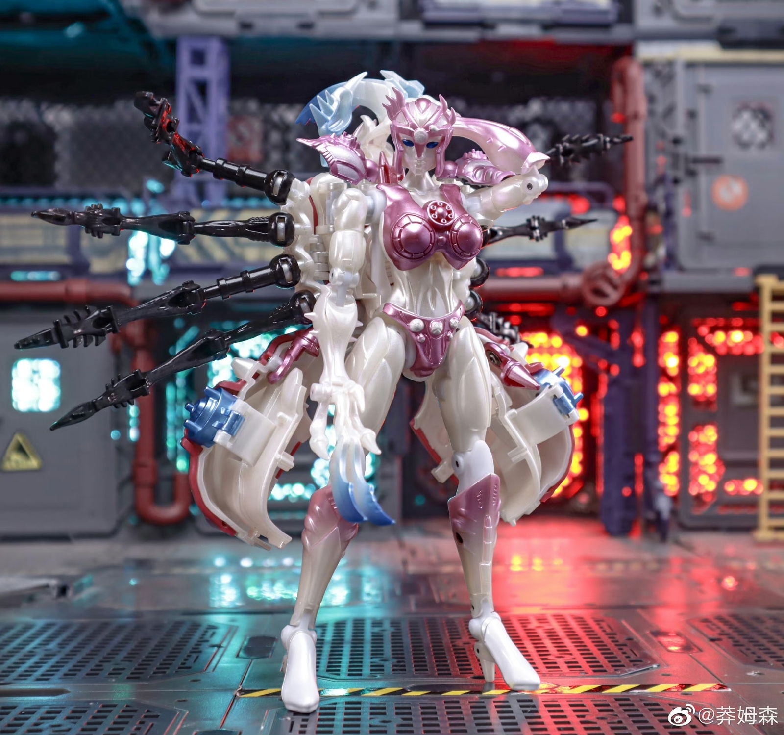 In stock  New TransArt BWM-08PW Metallic variant Pink Spider Transform Figure
