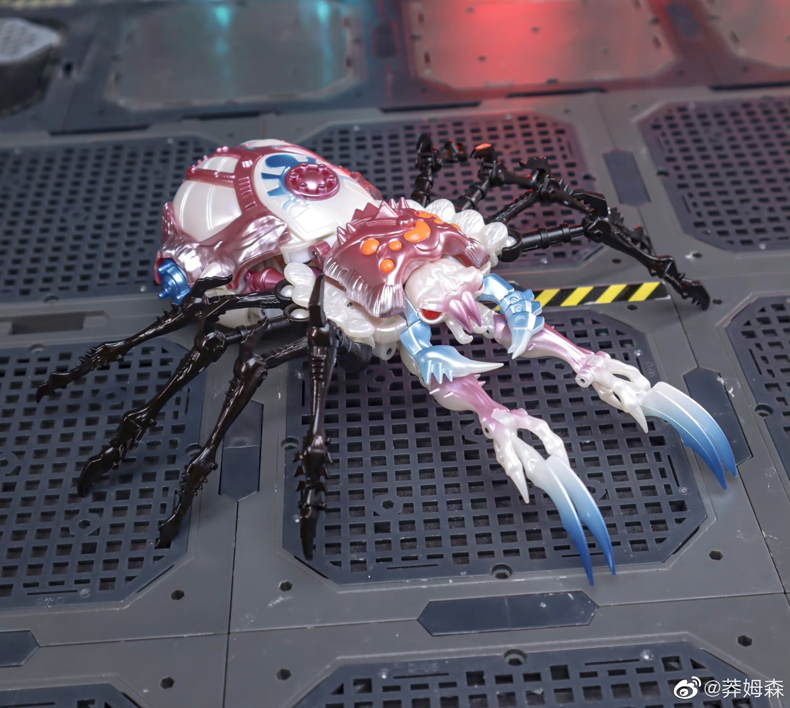 In stock  New TransArt BWM-08PW Metallic variant Pink Spider Transform Figure