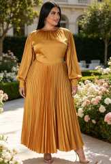Plus size Round neck pleated long sleeved dress