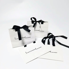 White Paper Gift Bag,YI YUAN,White Paper Gift Bag