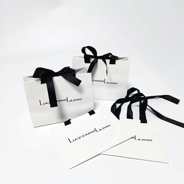 White Paper Gift Bag,YI YUAN,White Paper Gift Bag