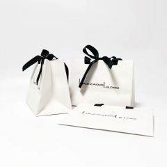 White Paper Gift Bag,YI YUAN,White Paper Gift Bag