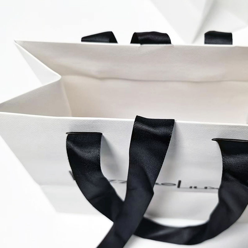 White Paper Gift Bag,YI YUAN,White Paper Gift Bag
