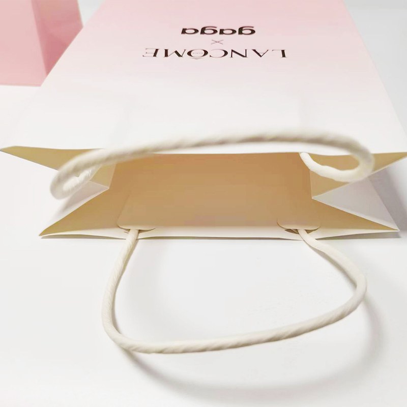Wholesale custom printed paper shopping bag with paper twist handle