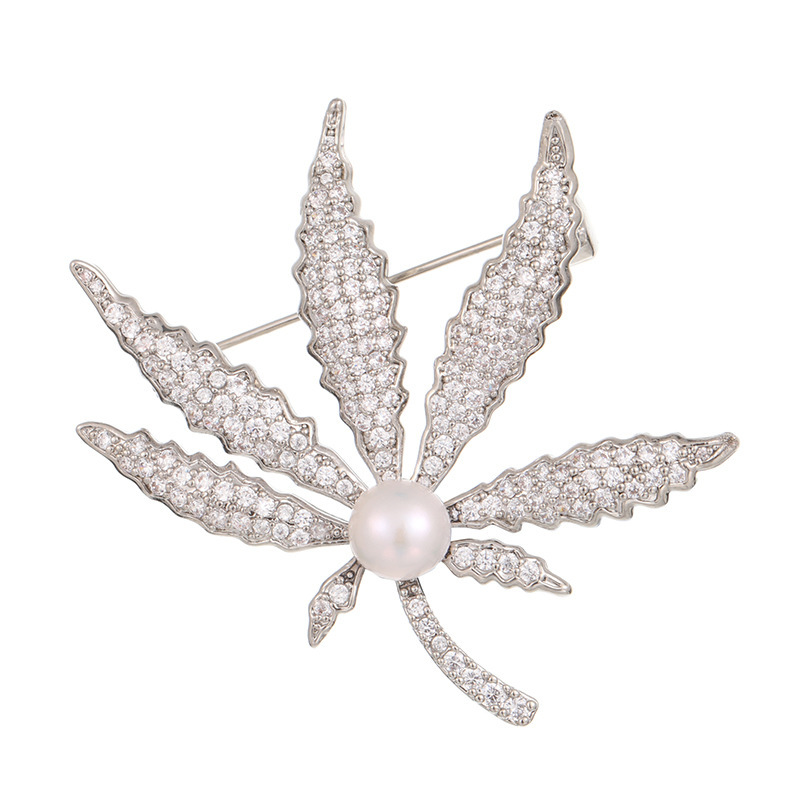 Luxury Rhinestone MappleLeaf Natural Pearl Cubic Zircon Stone Pave Setting Brooch Collar Pins For Suit Shining Women Men's Party Brooches Jewelry