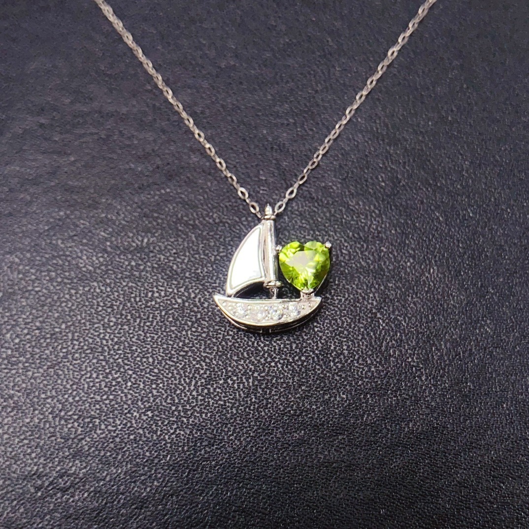 Wholesale Jewelry Supplier S925 Sterling Silver Natural Olivine Rhodium-Plated Peridot Sailboat Pendant Necklace