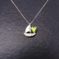 Wholesale Jewelry Supplier S925 Sterling Silver Natural Olivine Rhodium-Plated Peridot Sailboat Pendant Necklace