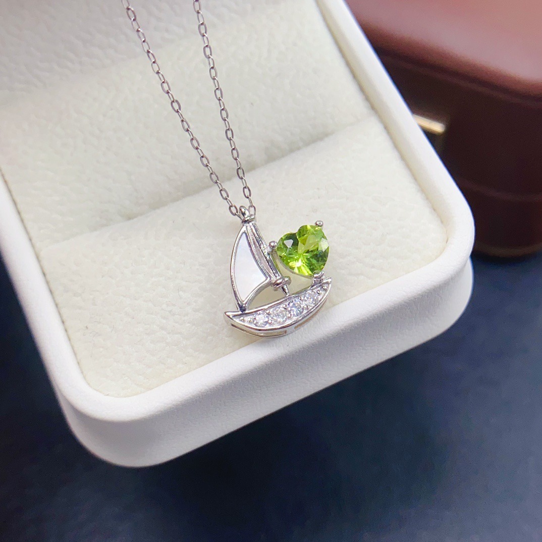 Wholesale Jewelry Supplier S925 Sterling Silver Natural Olivine Rhodium-Plated Peridot Sailboat Pendant Necklace