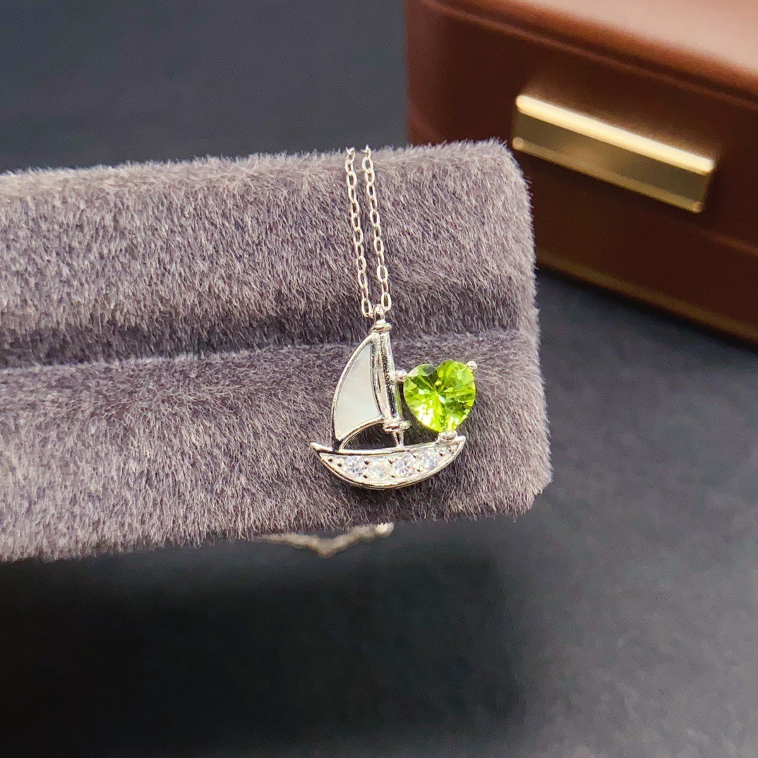 Wholesale Jewelry Supplier S925 Sterling Silver Natural Olivine Rhodium-Plated Peridot Sailboat Pendant Necklace