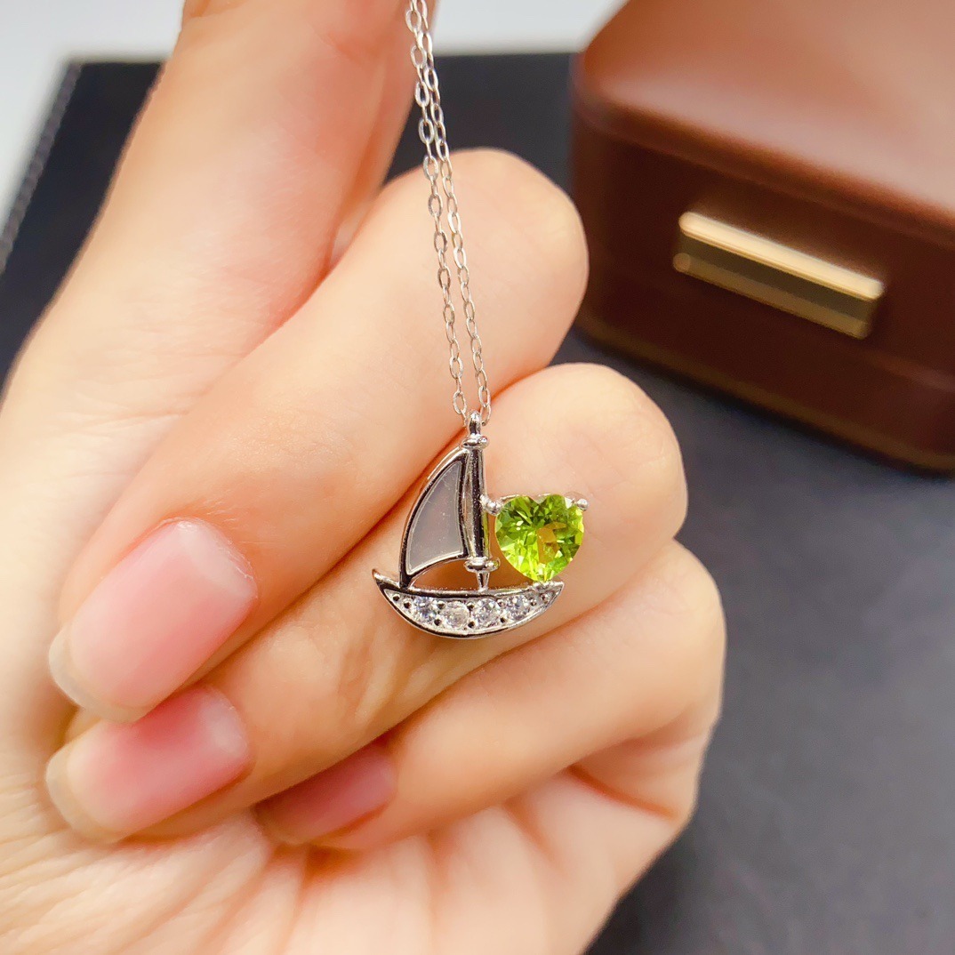 Wholesale Jewelry Supplier S925 Sterling Silver Natural Olivine Rhodium-Plated Peridot Sailboat Pendant Necklace