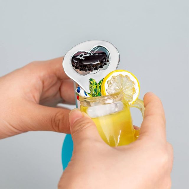 Оптовая продажа 3D-магнитов на холодильник из смолы от фабрики Yiwu | Коллекция соков и напитков | Реалистичная открывалка для бутылок в виде еды для кухни и офиса,Оптовая продажа 3D-магнитов на холодильник из смолы от фабрики Yiwu | Коллекция соков и напитков | Реалистичная открывалка для бутылок в виде еды для кухни и офиса,CuteMag — персонализированные и оптовые магниты на холодильник.