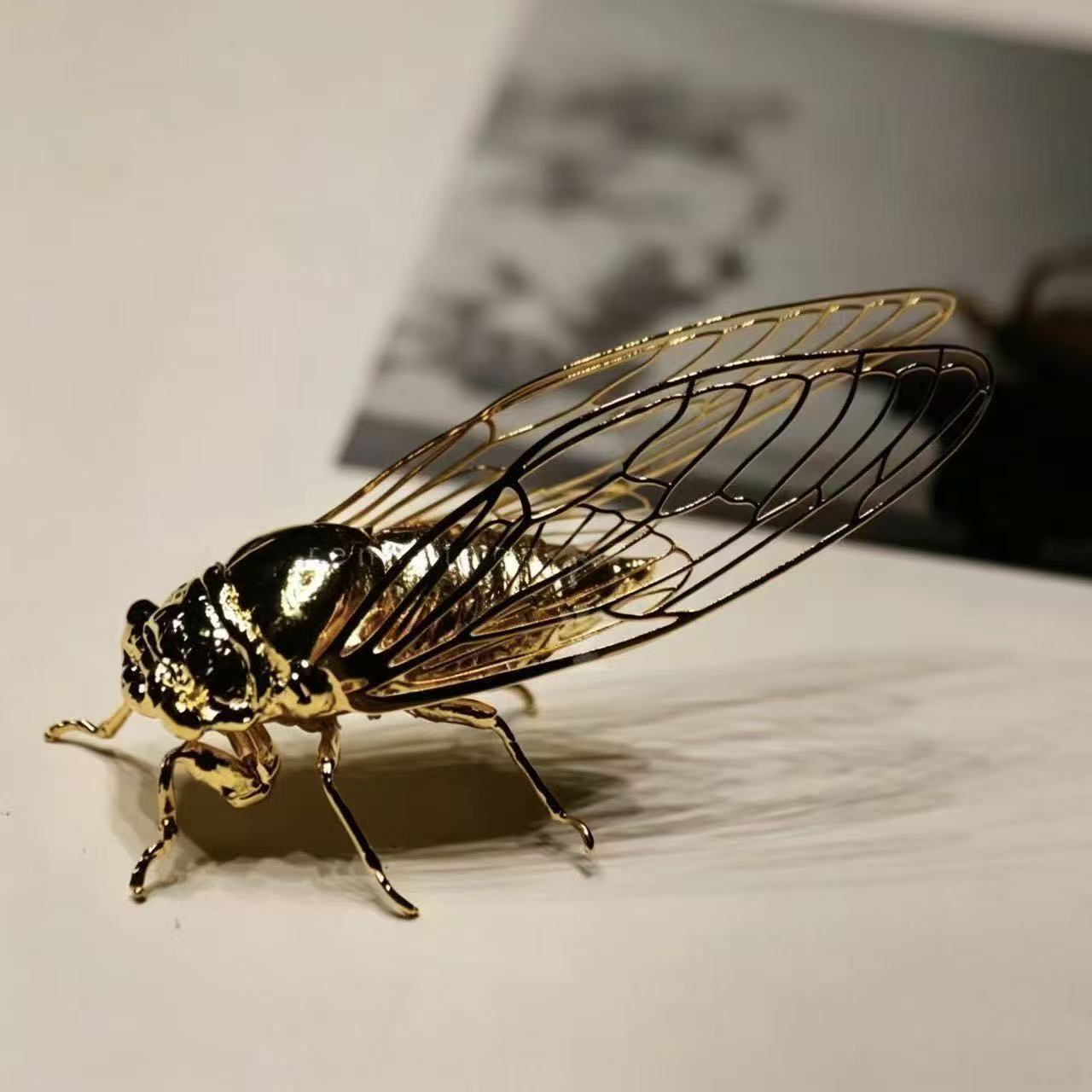 Gold Metal Cicada Figurine, Hollow‑Out Wing Insect Statue, Desktop Decor Collectible Ornament